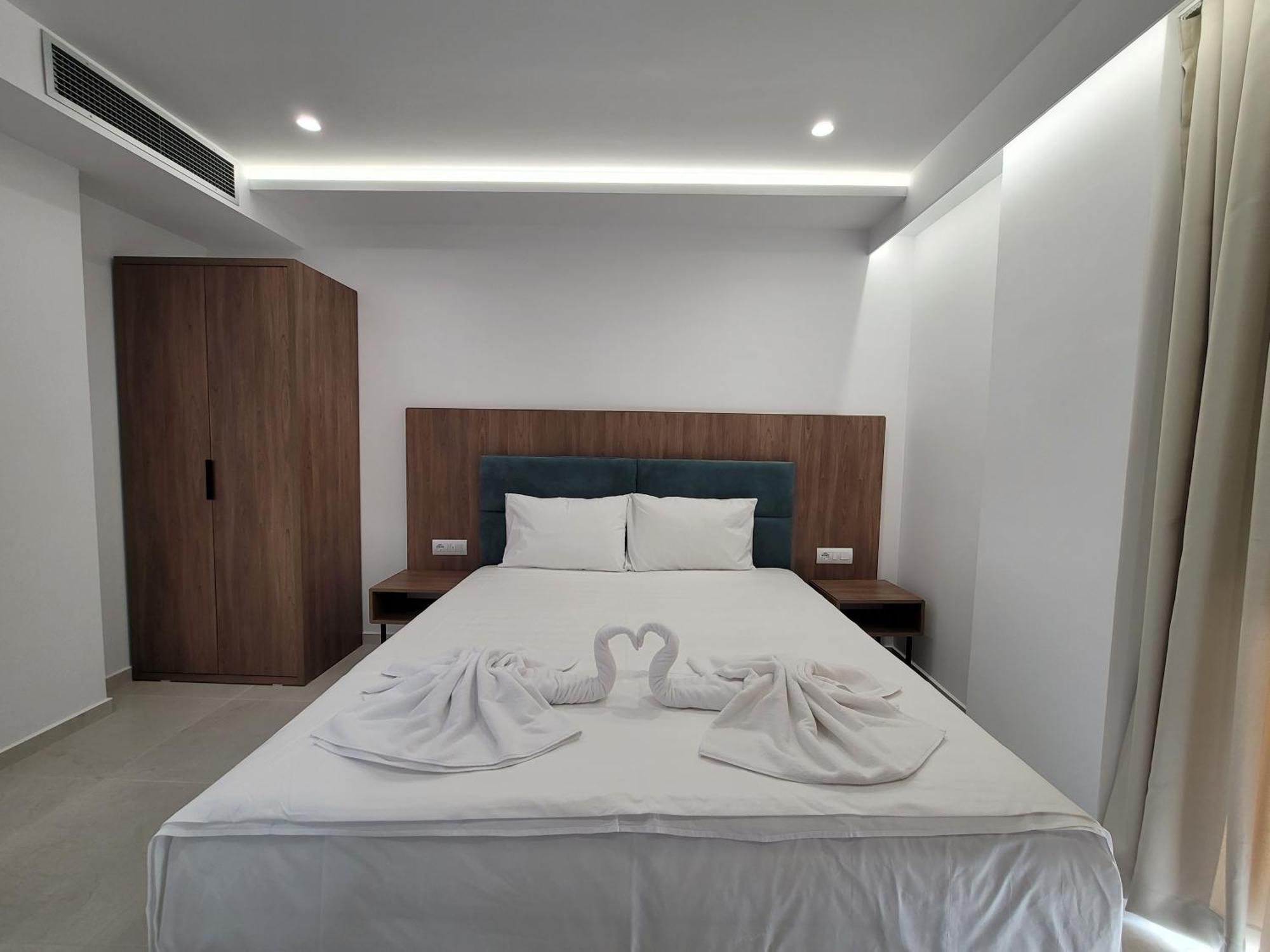 Prestige Hotel Εξαμίλιο Εξωτερικό φωτογραφία