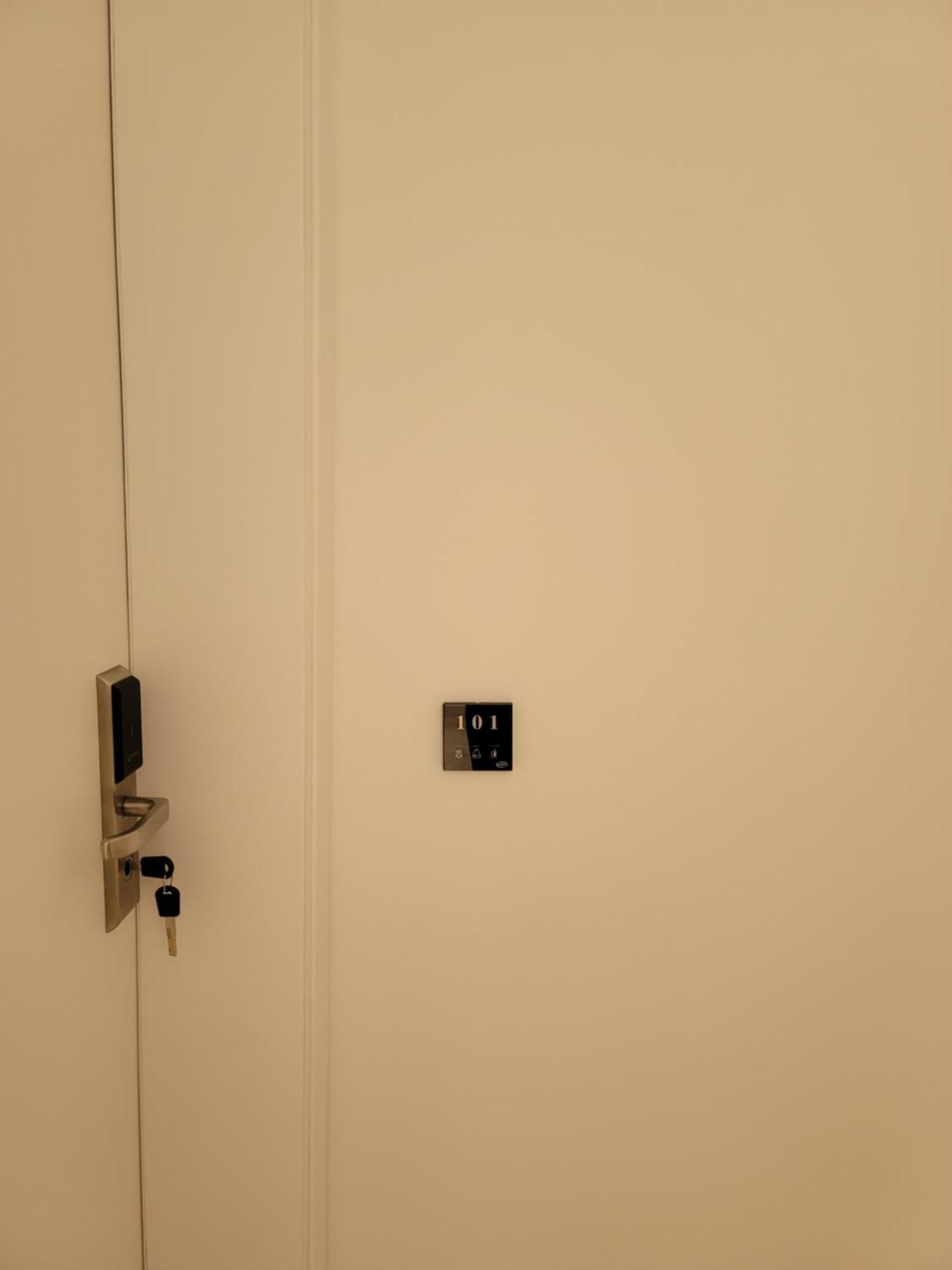 Prestige Hotel Εξαμίλιο Εξωτερικό φωτογραφία