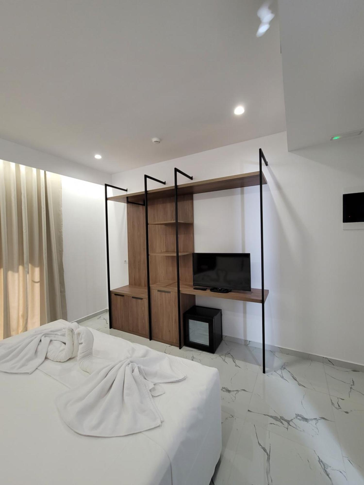 Prestige Hotel Εξαμίλιο Εξωτερικό φωτογραφία