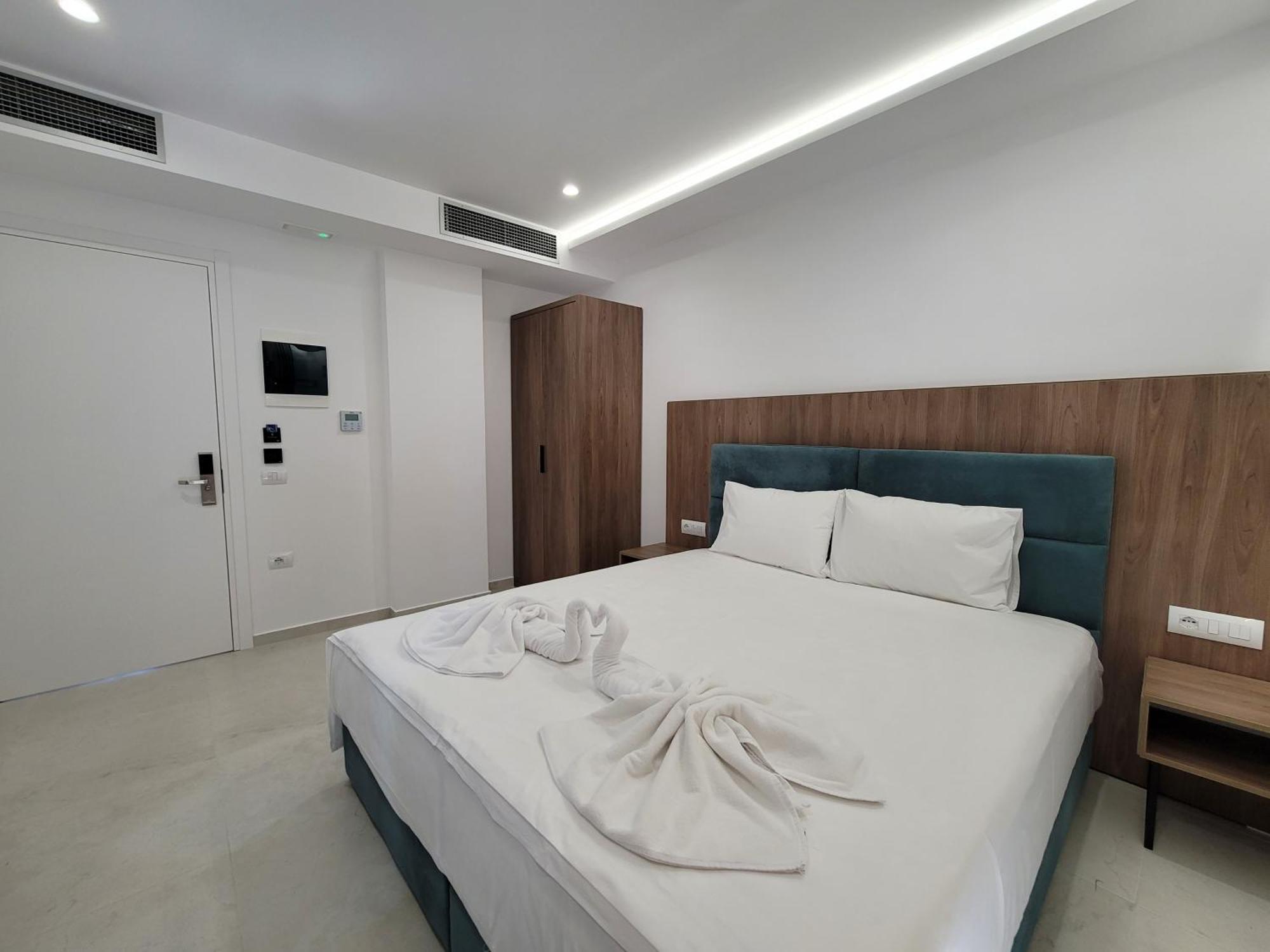 Prestige Hotel Εξαμίλιο Εξωτερικό φωτογραφία