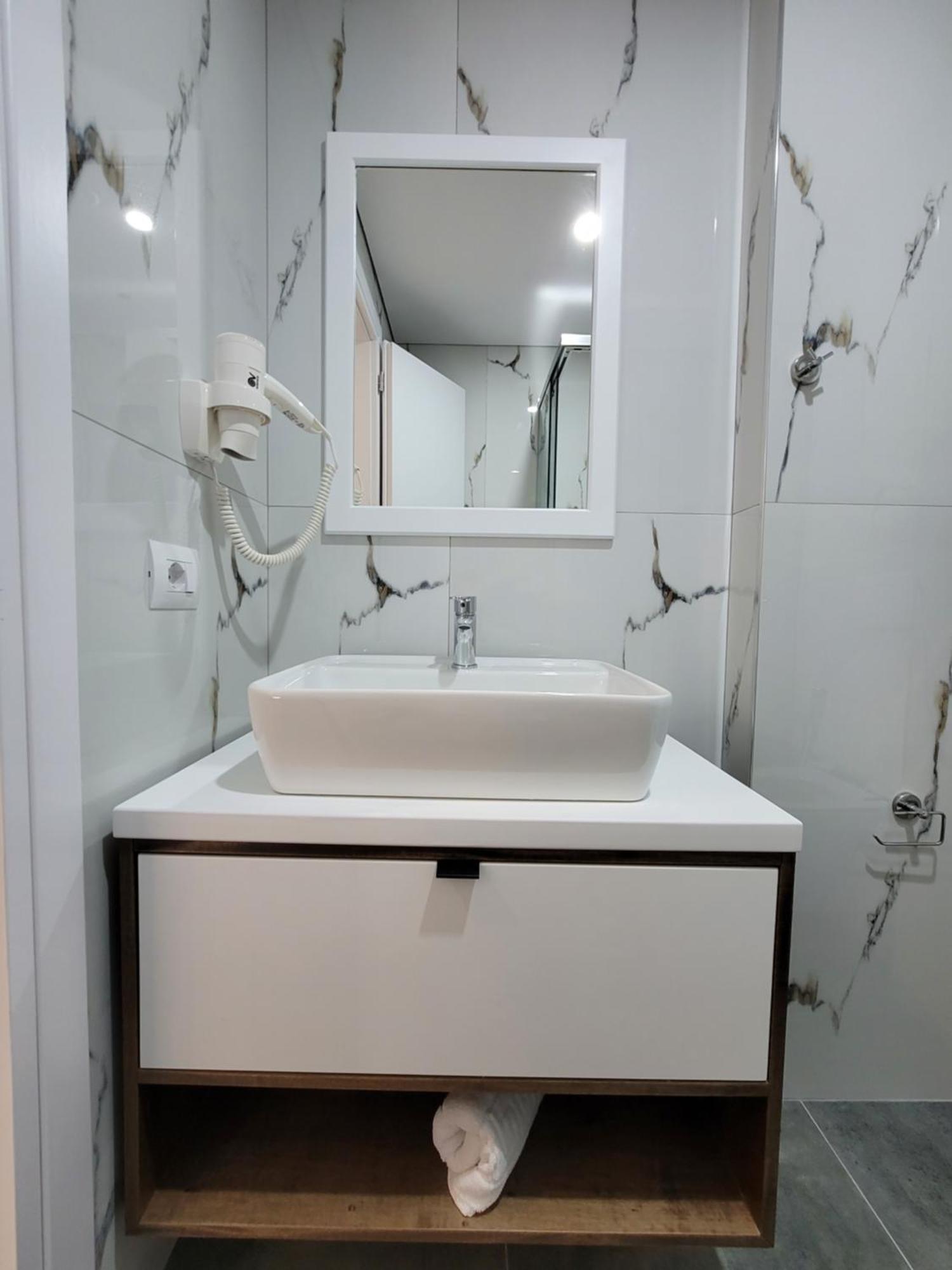 Prestige Hotel Εξαμίλιο Εξωτερικό φωτογραφία