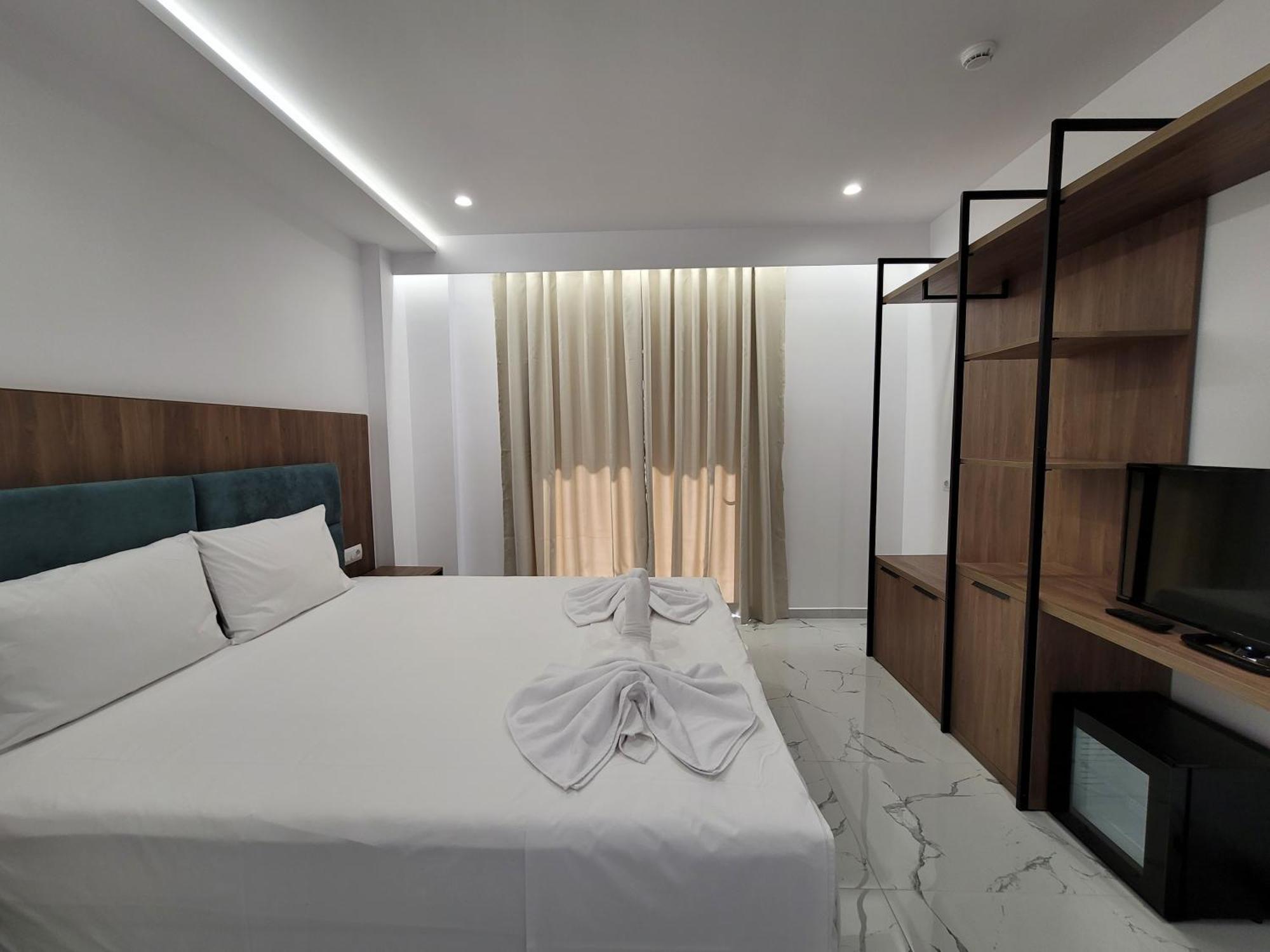 Prestige Hotel Εξαμίλιο Εξωτερικό φωτογραφία