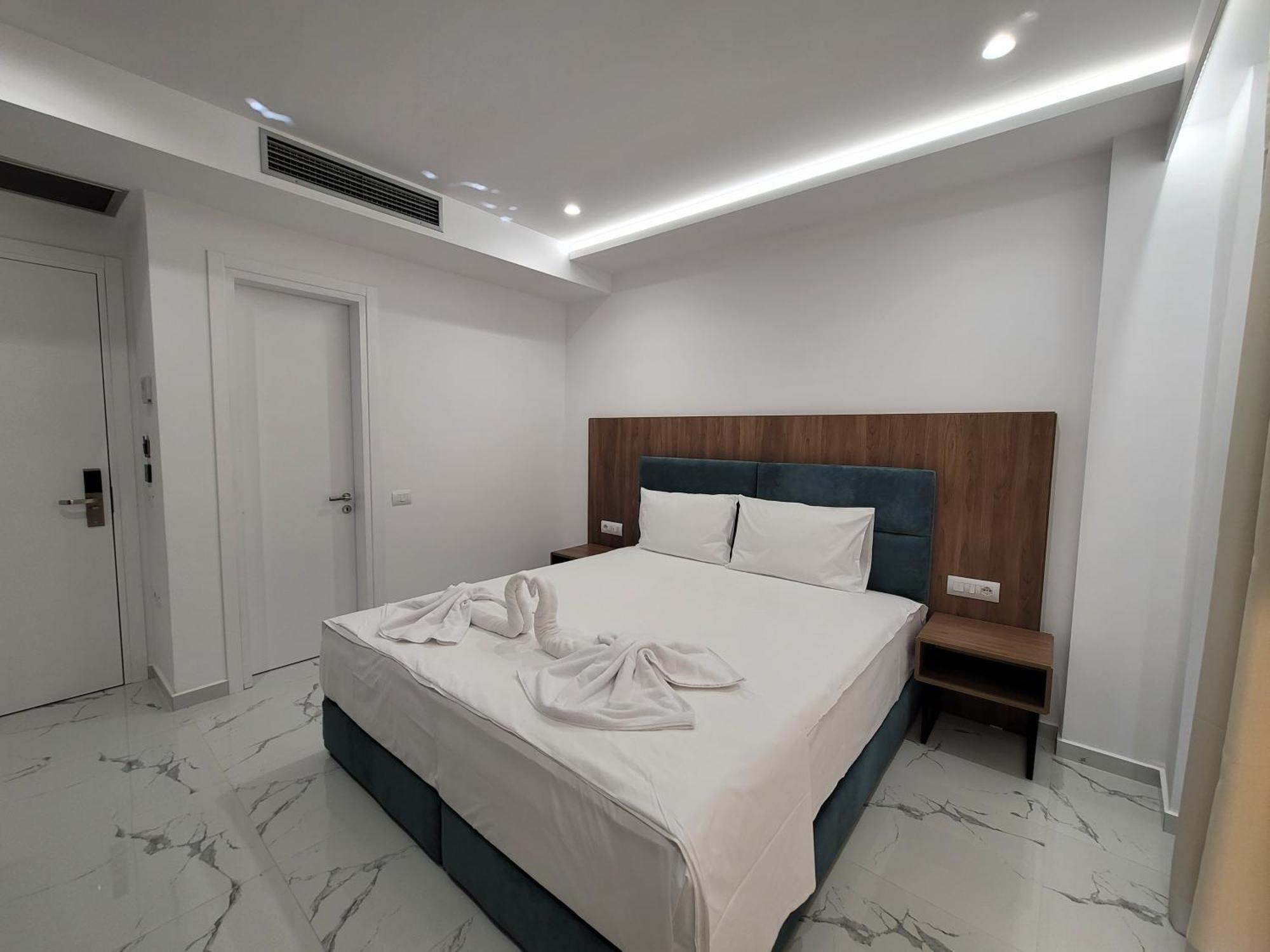 Prestige Hotel Εξαμίλιο Εξωτερικό φωτογραφία