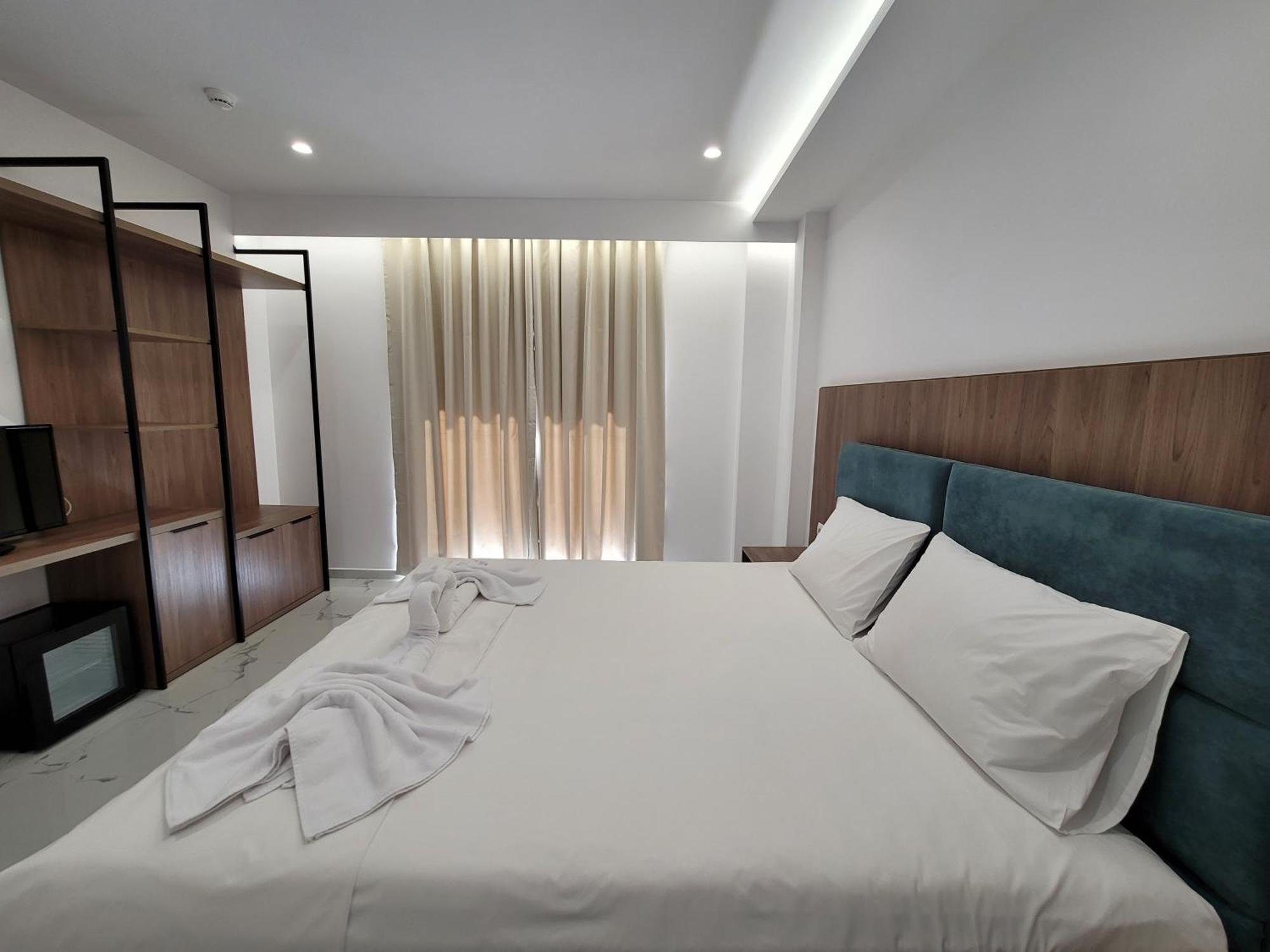 Prestige Hotel Εξαμίλιο Εξωτερικό φωτογραφία
