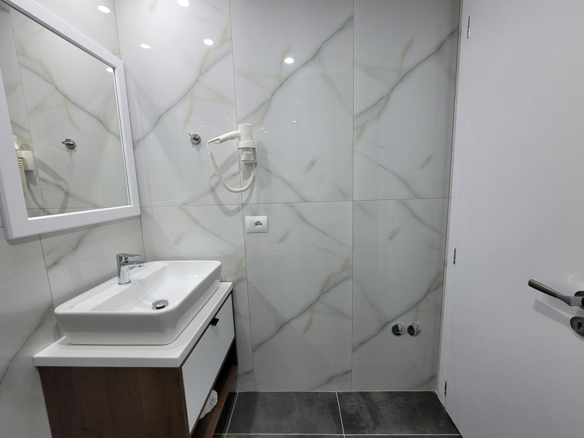 Prestige Hotel Εξαμίλιο Εξωτερικό φωτογραφία