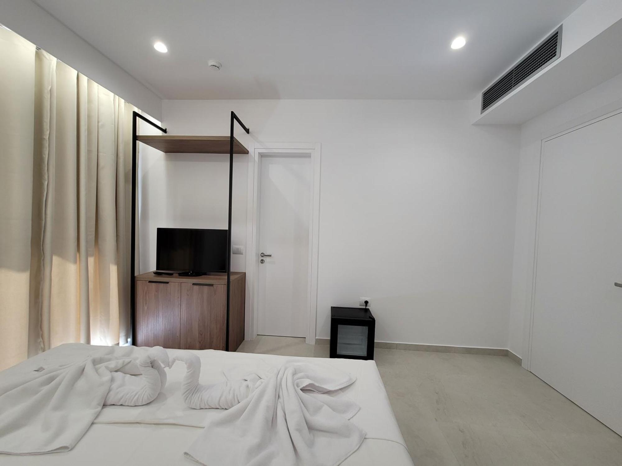 Prestige Hotel Εξαμίλιο Εξωτερικό φωτογραφία