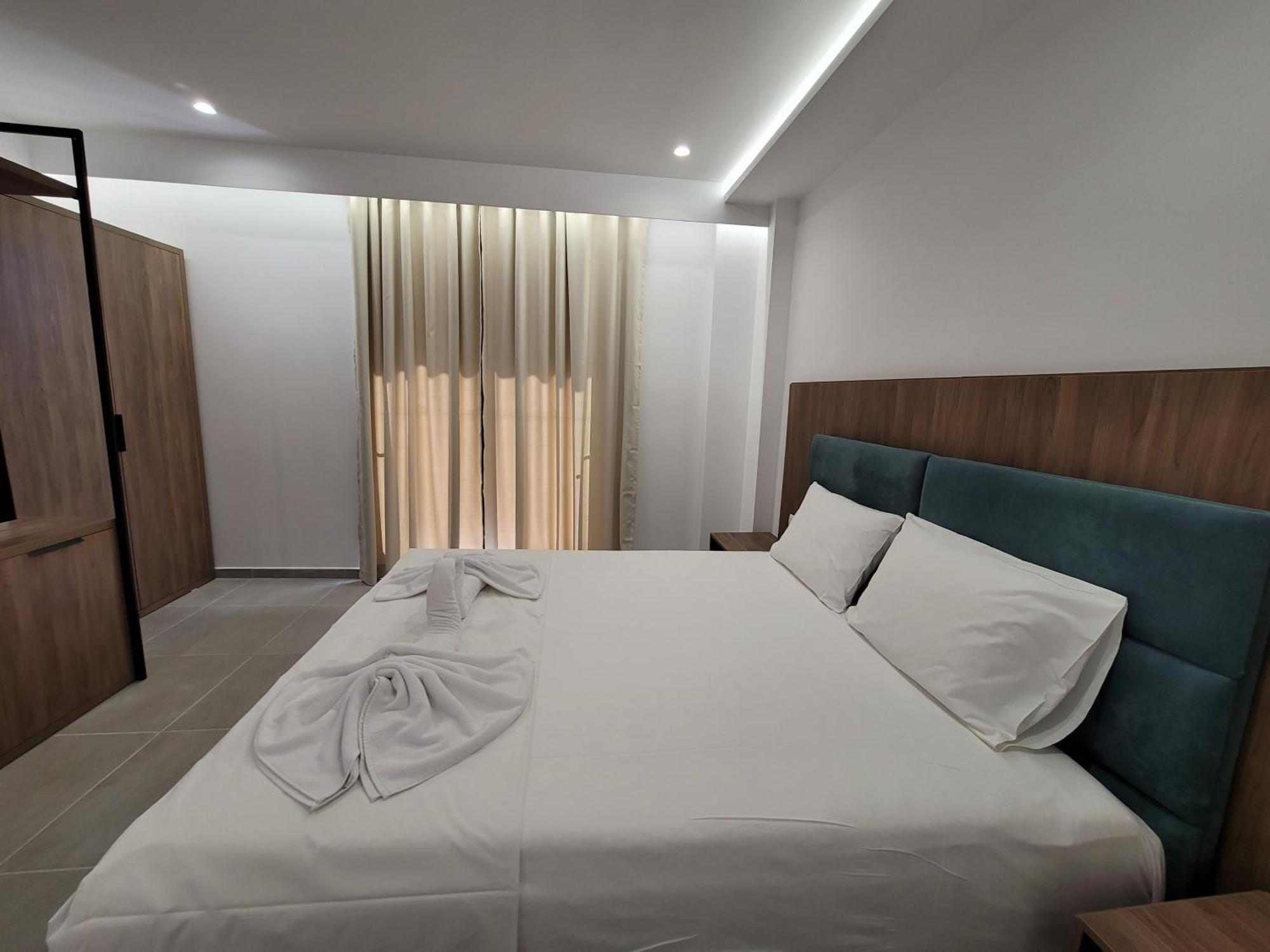 Prestige Hotel Εξαμίλιο Εξωτερικό φωτογραφία