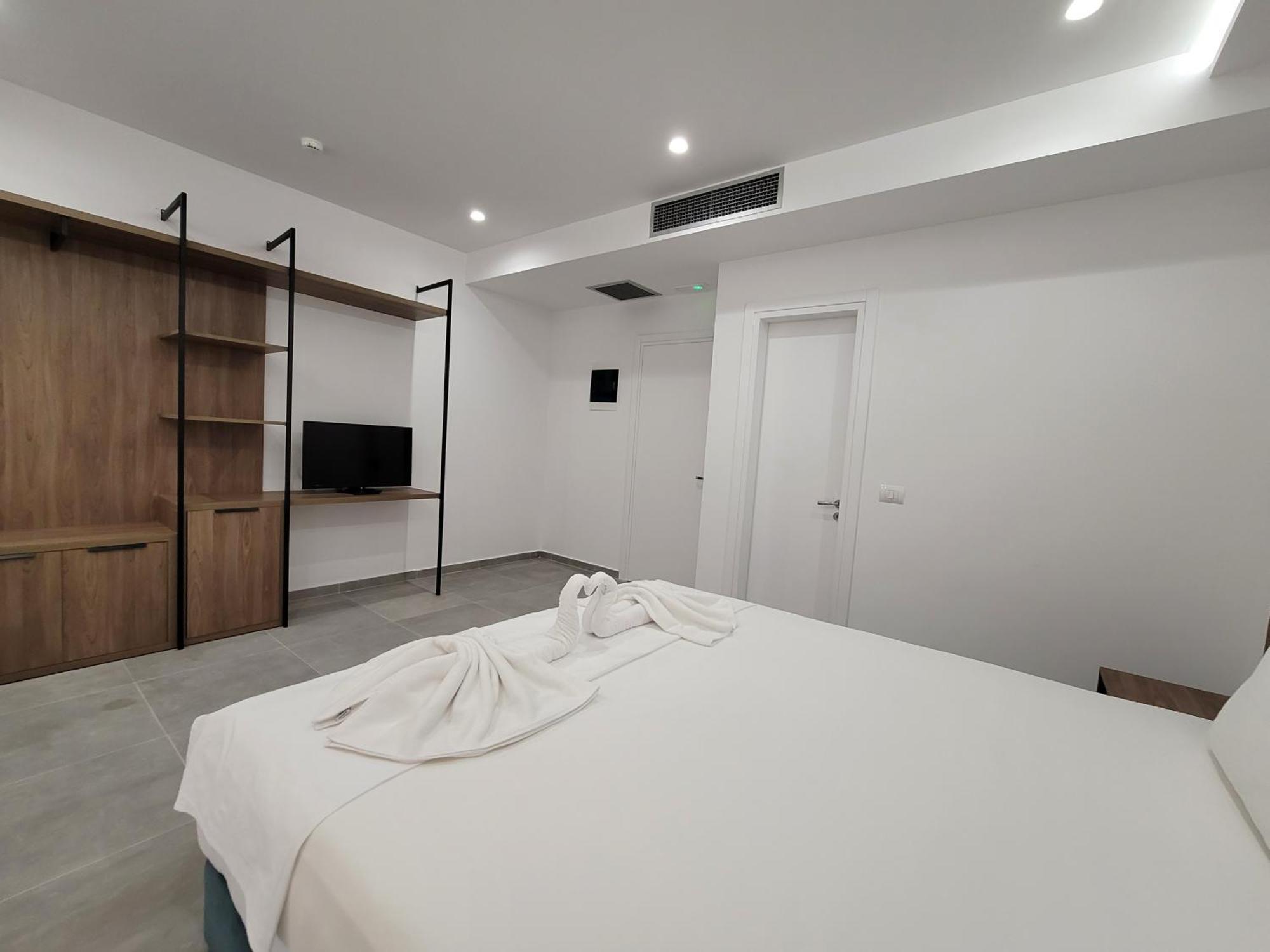 Prestige Hotel Εξαμίλιο Εξωτερικό φωτογραφία