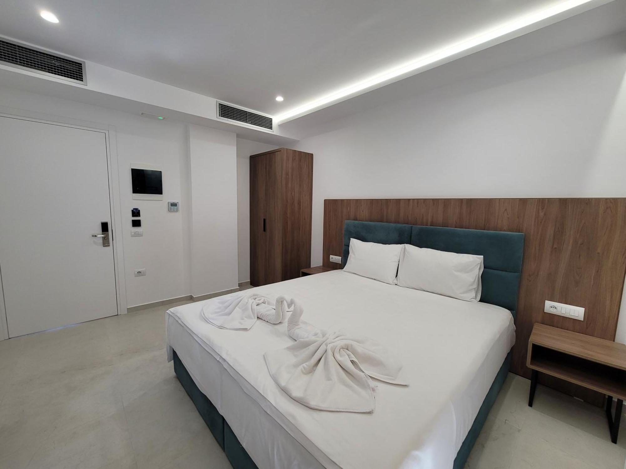 Prestige Hotel Εξαμίλιο Εξωτερικό φωτογραφία