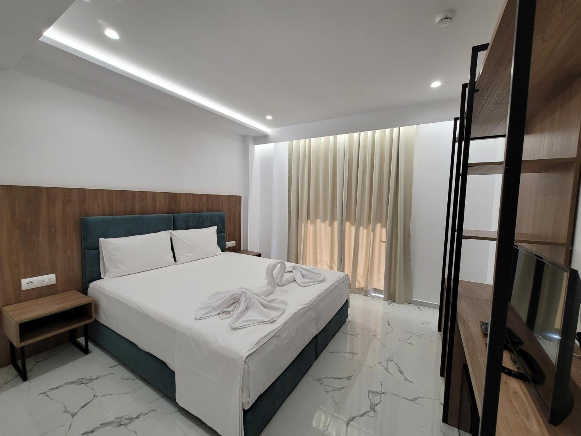 Prestige Hotel Εξαμίλιο Εξωτερικό φωτογραφία