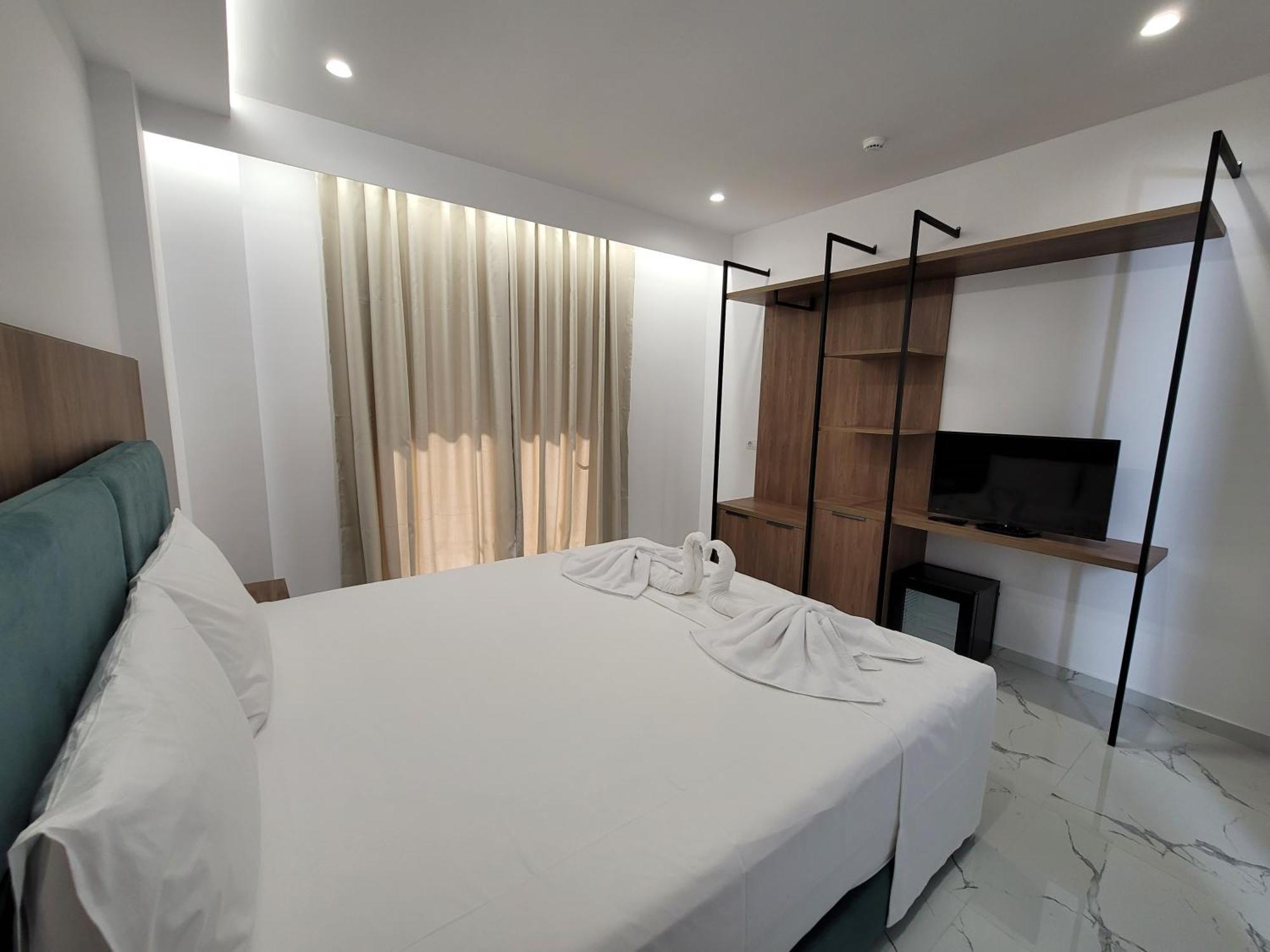 Prestige Hotel Εξαμίλιο Εξωτερικό φωτογραφία