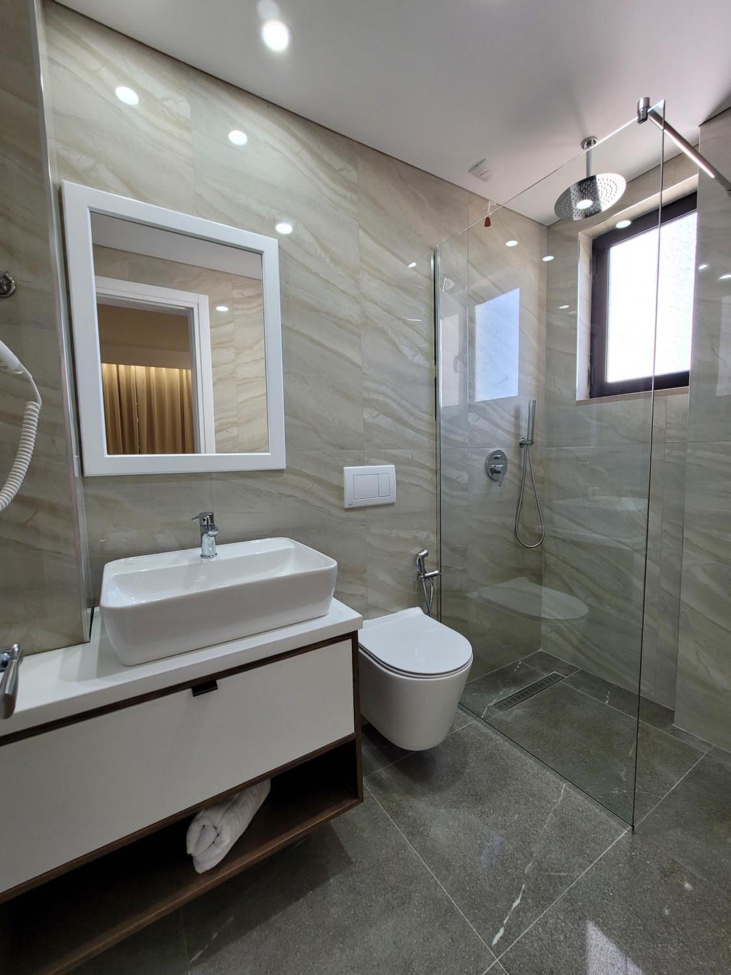 Prestige Hotel Εξαμίλιο Εξωτερικό φωτογραφία