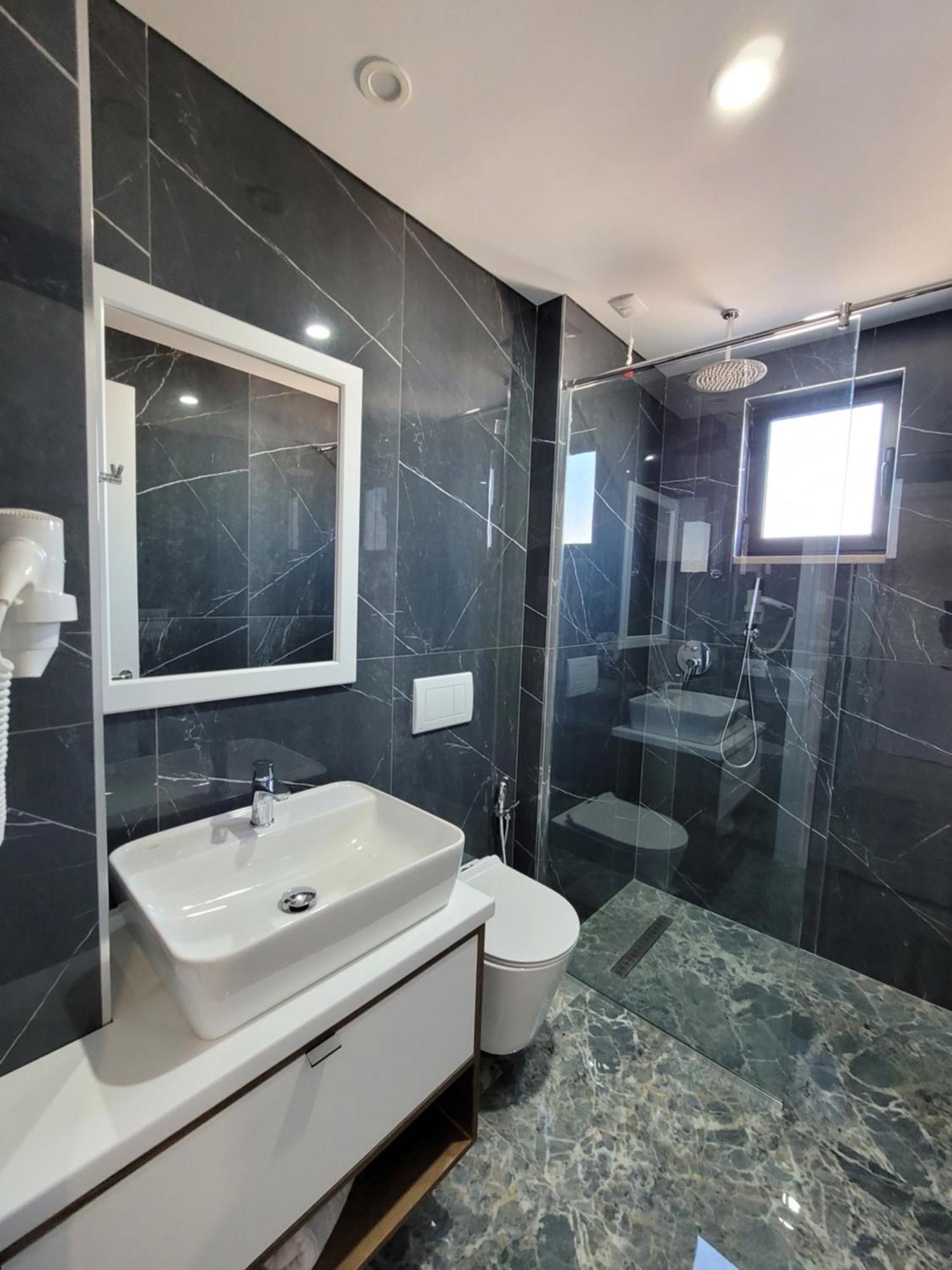 Prestige Hotel Εξαμίλιο Εξωτερικό φωτογραφία