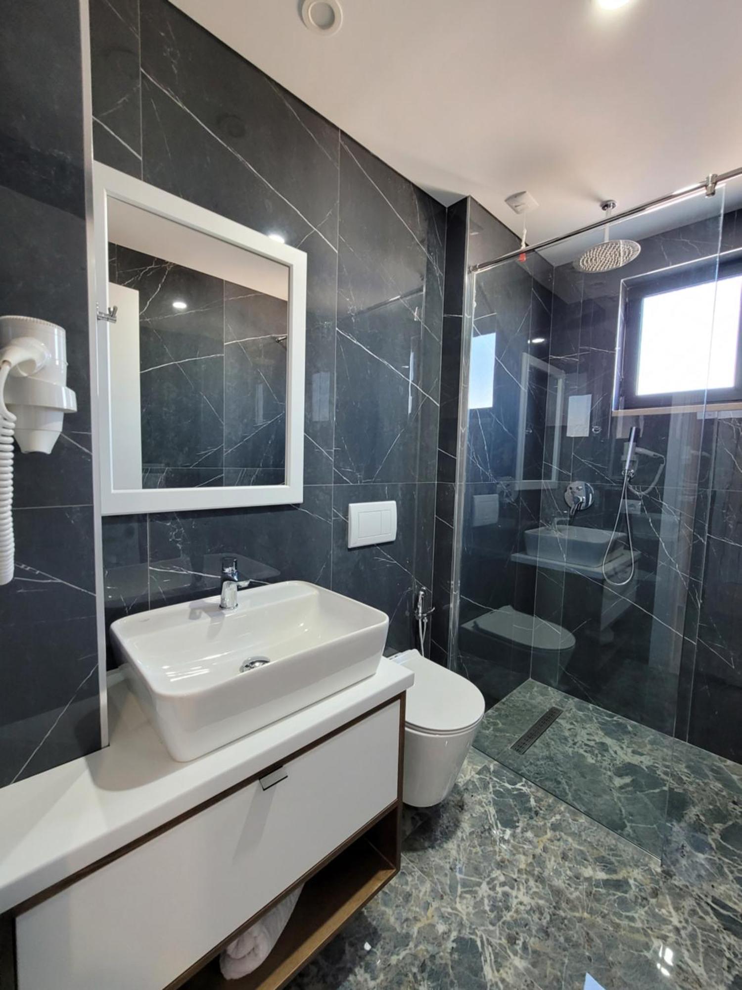 Prestige Hotel Εξαμίλιο Εξωτερικό φωτογραφία