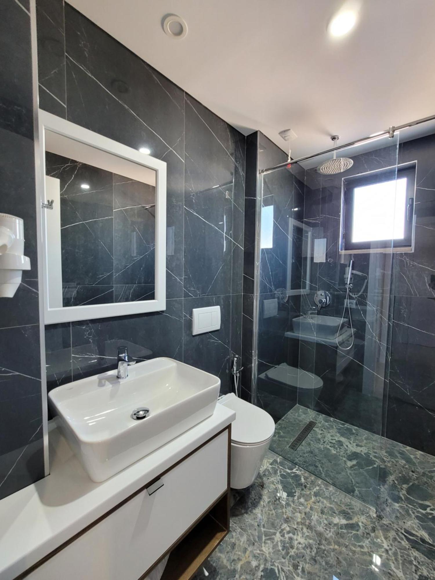 Prestige Hotel Εξαμίλιο Εξωτερικό φωτογραφία