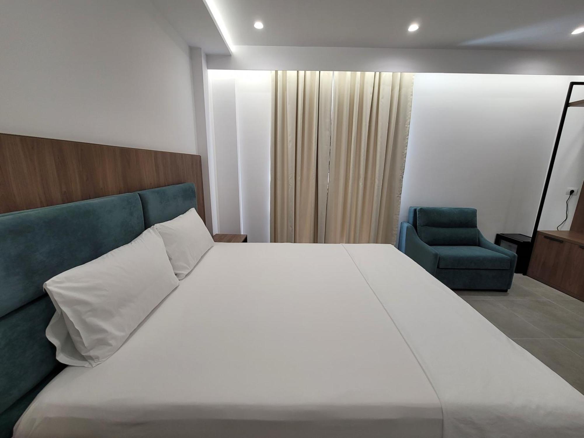 Prestige Hotel Εξαμίλιο Εξωτερικό φωτογραφία