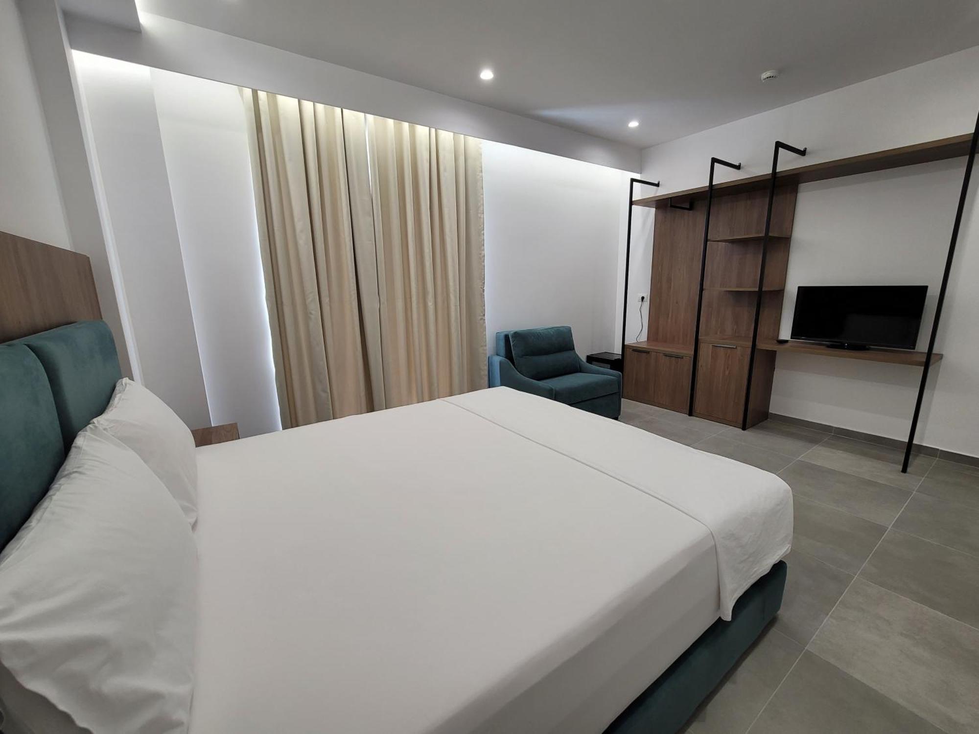 Prestige Hotel Εξαμίλιο Εξωτερικό φωτογραφία