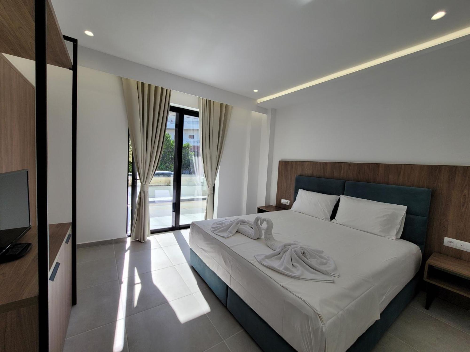 Prestige Hotel Εξαμίλιο Εξωτερικό φωτογραφία