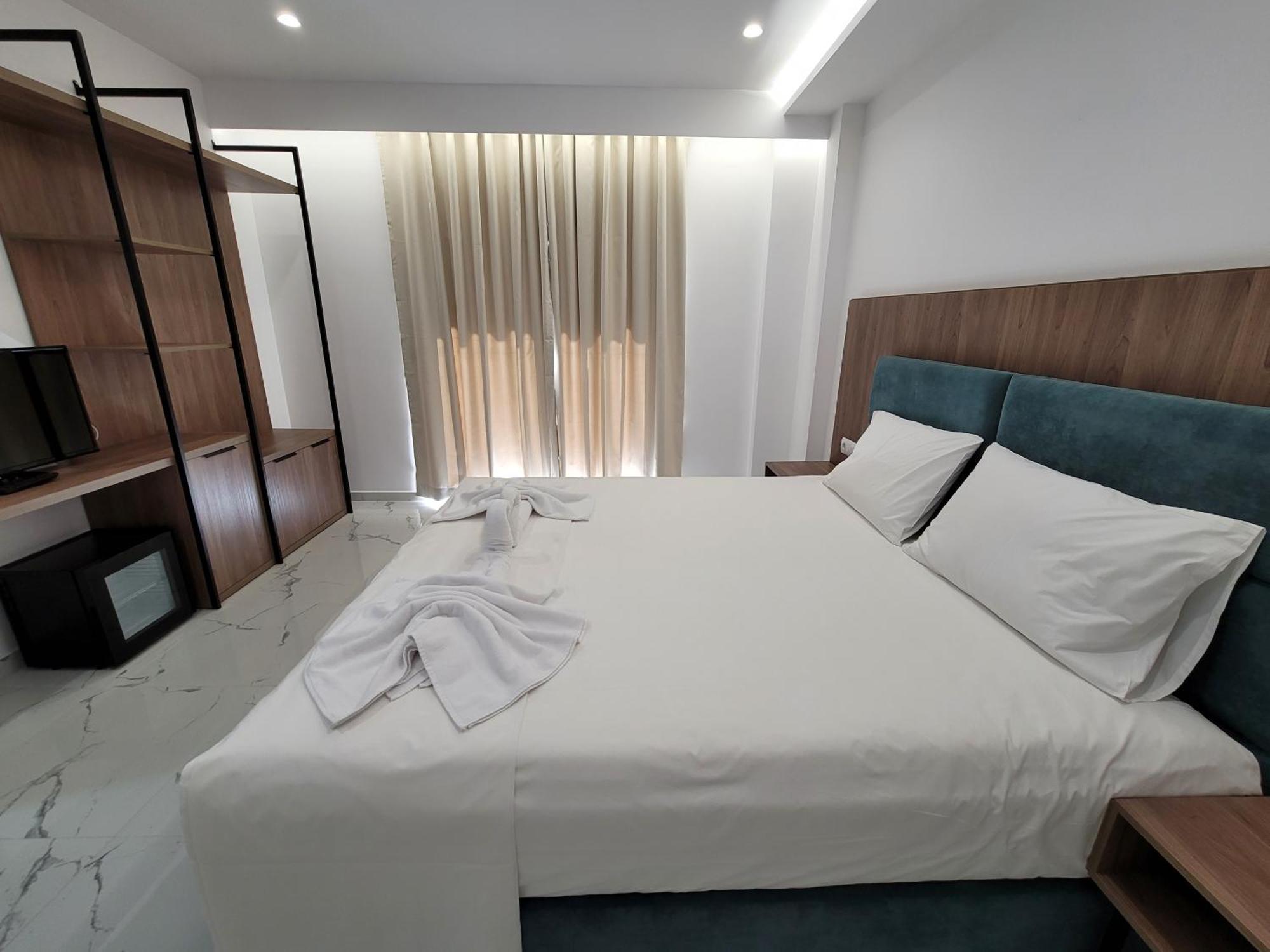 Prestige Hotel Εξαμίλιο Εξωτερικό φωτογραφία