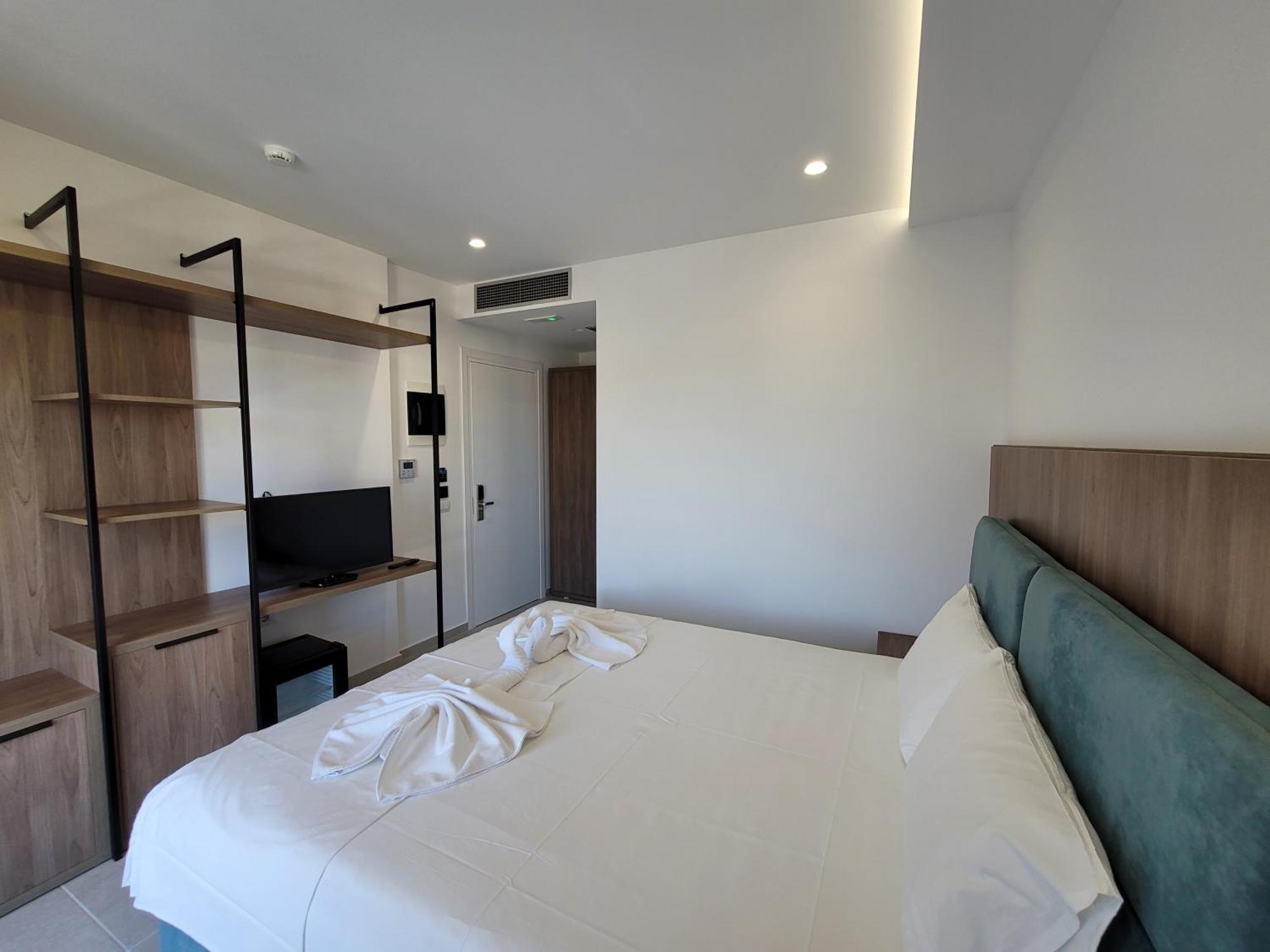 Prestige Hotel Εξαμίλιο Εξωτερικό φωτογραφία