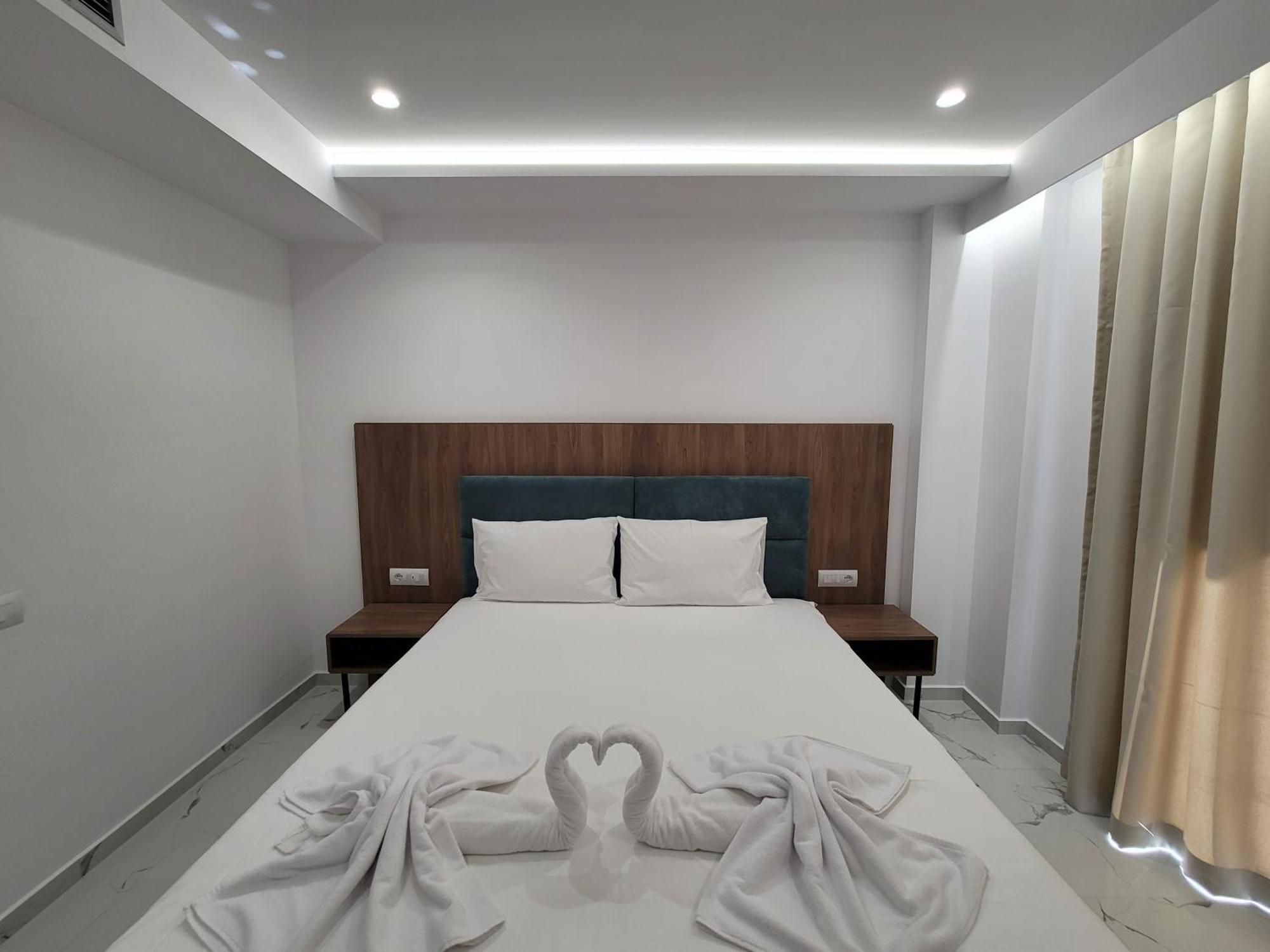 Prestige Hotel Εξαμίλιο Εξωτερικό φωτογραφία